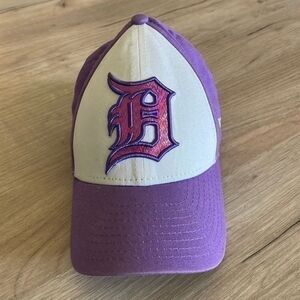 Genuine merchandiseโgirls Detroit Tigers baseball cap. Lilac/pink color.